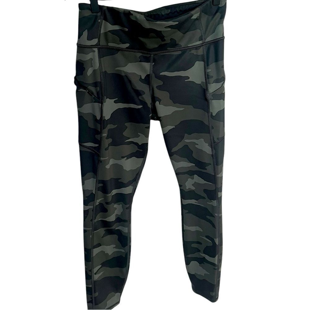 Athleta Camo Contender 7/8 Tight Leggings, Small S Black Green Camouflage Pocket - Picture 2 of 5